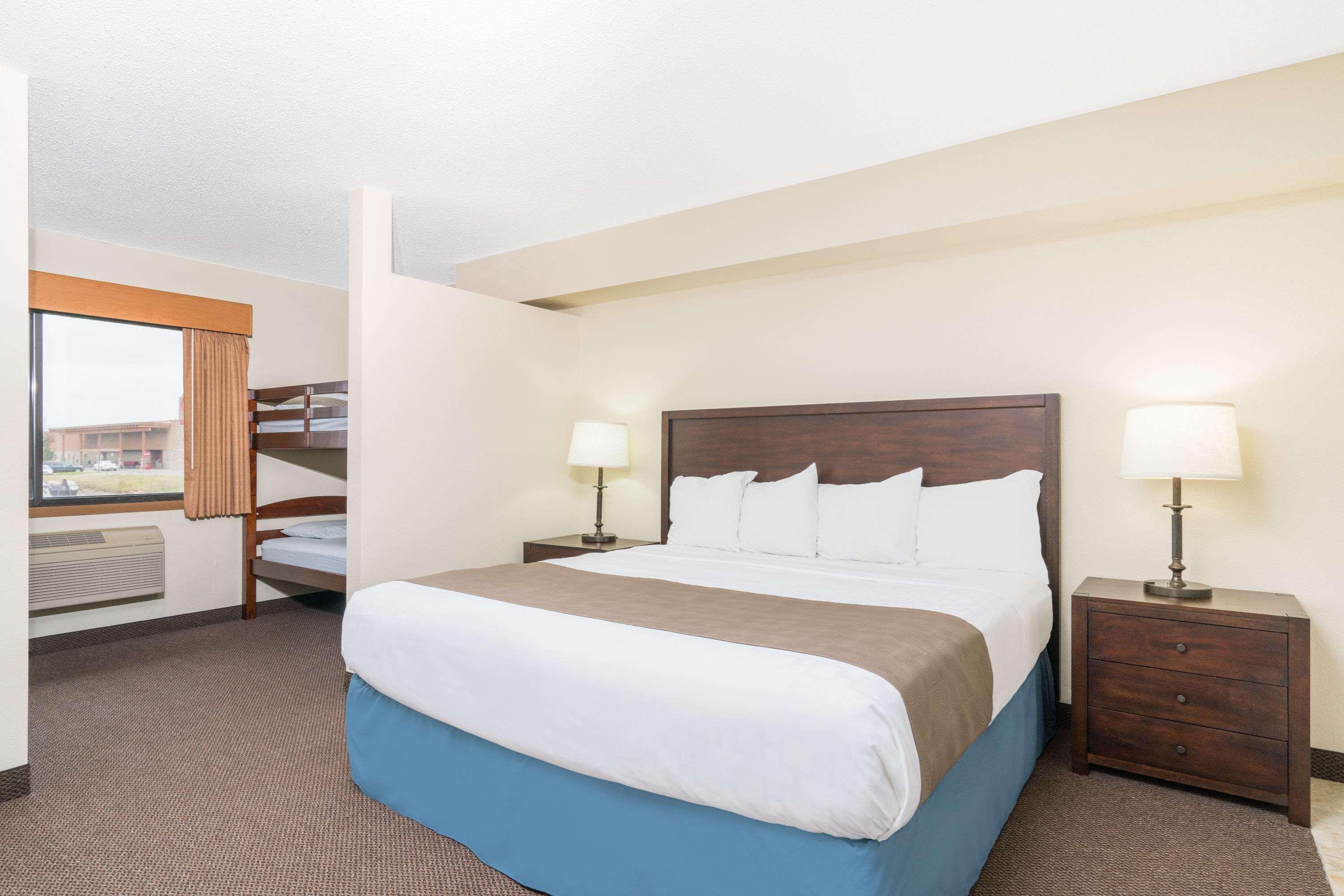 Days Inn & Suites By Wyndham Baxter Brainerd Area Экстерьер фото